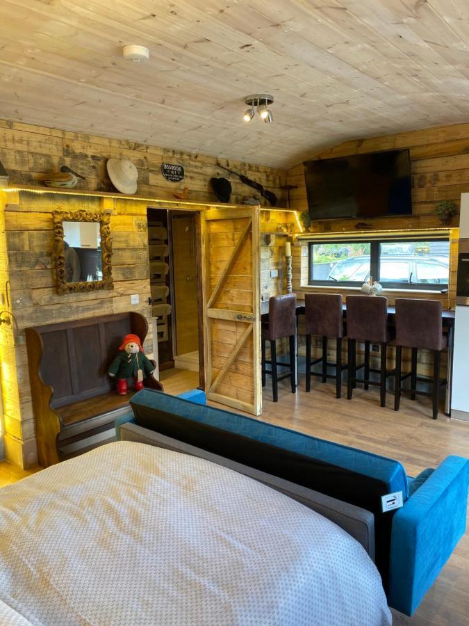 Willow Court Farm Studio East & Petting Farm, 8 Mins To Legoland & Windsor, 15 Mins To Lapland Uk Bagian luar foto