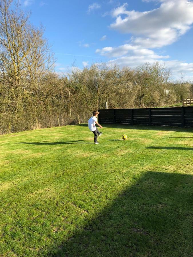 Willow Court Farm Studio East & Petting Farm, 8 Mins To Legoland & Windsor, 15 Mins To Lapland Uk Bagian luar foto